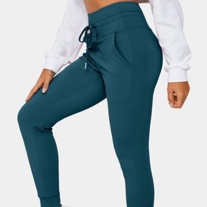✨SALE✨ Halara Cloudful air high rise joggers size S